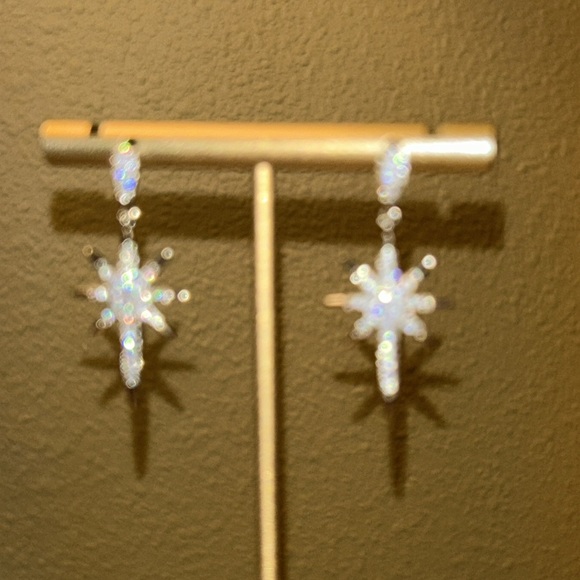 CHRISTMAS EARRINGS CRYSTAL ,AND .925 star gazers pic. Shown in reg. And flash - Picture 7 of 8